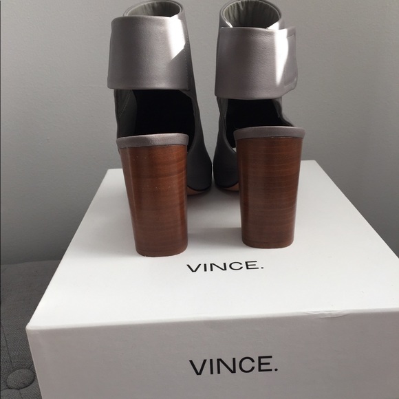 VINCE Faye Bootie. - Picture 3 of 6